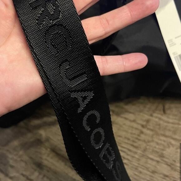 Marc Jacobs Duffle Bag. 
Removable Black Logo Strap. - Picture 6 of 7